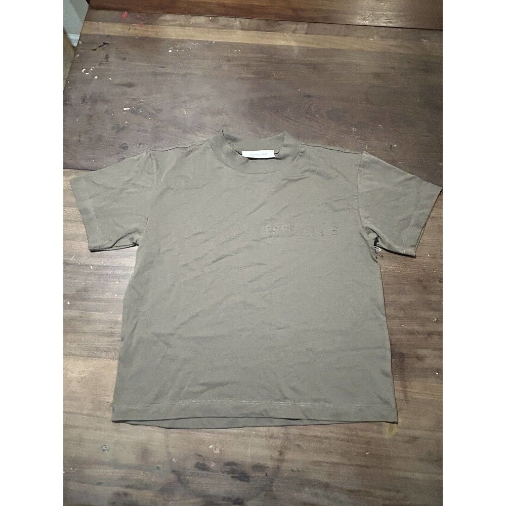 fear of gods essentials t shirt medium (NEVER WORN, ONLY WASHED)